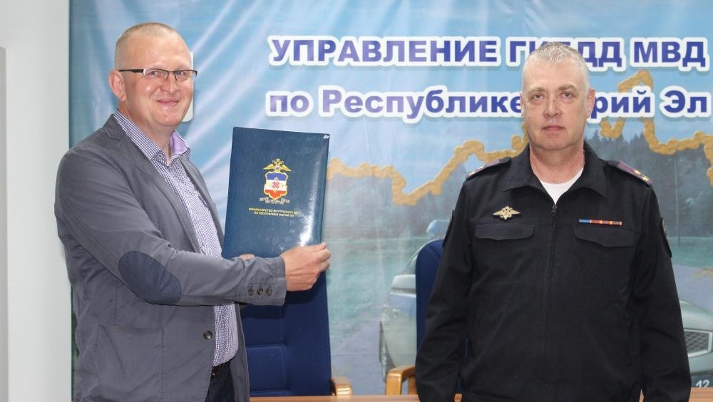 В УГИБДД Марий Эл проводили на пенсию руководителя регистрационно-экзаменационного отдела