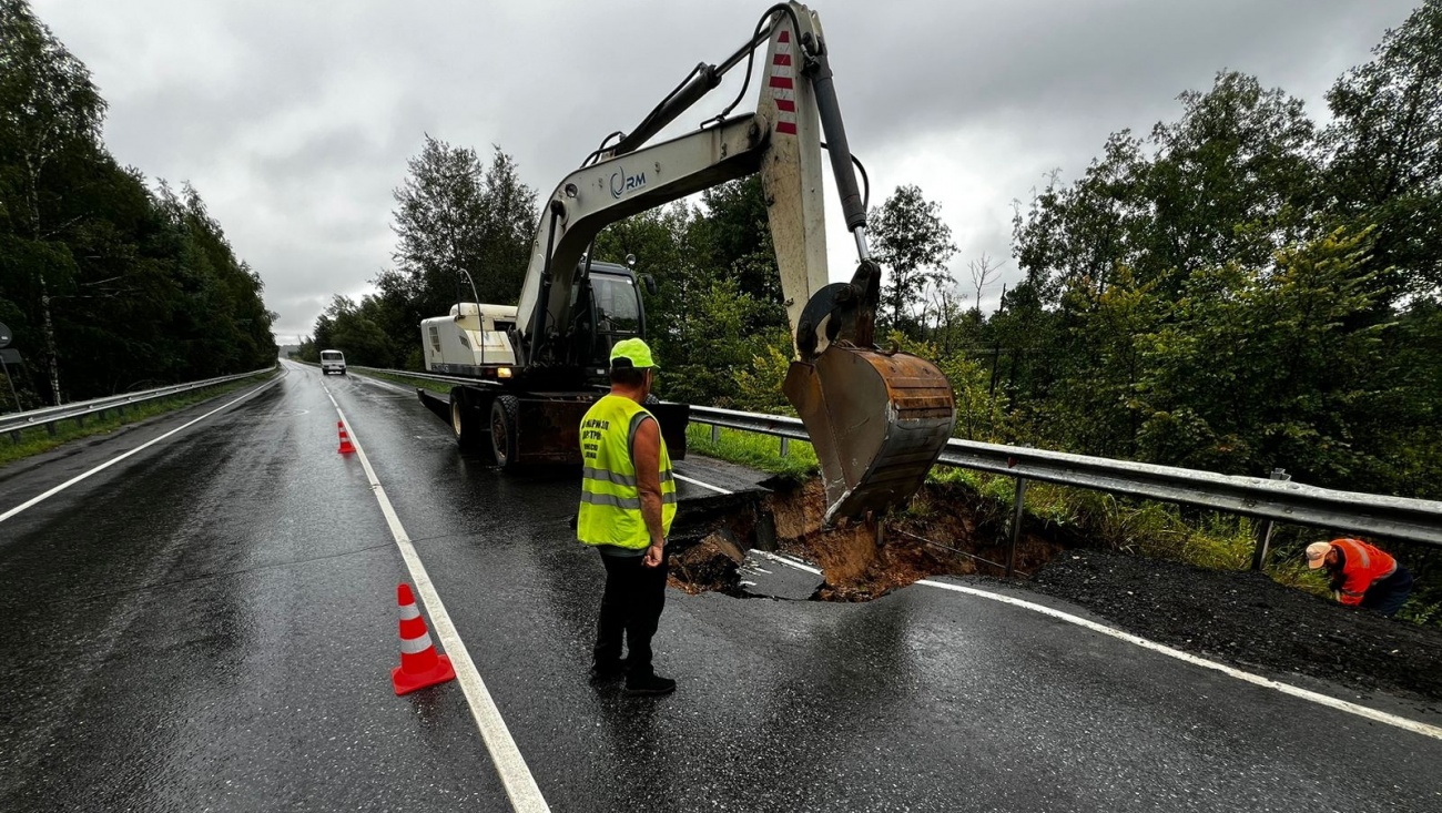 На трассе «Звенигово-Помары» из-за размытия дороги ограничили движение