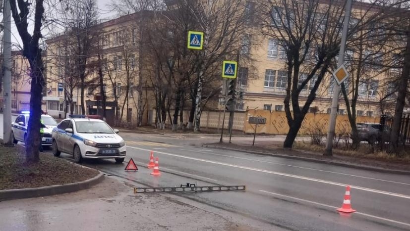 В Йошкар-Оле 19-летняя девушка попала под колёса машины