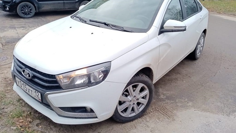 ГИБДД ищет очевидцев ДТП на парковке у ТЦ Yolka