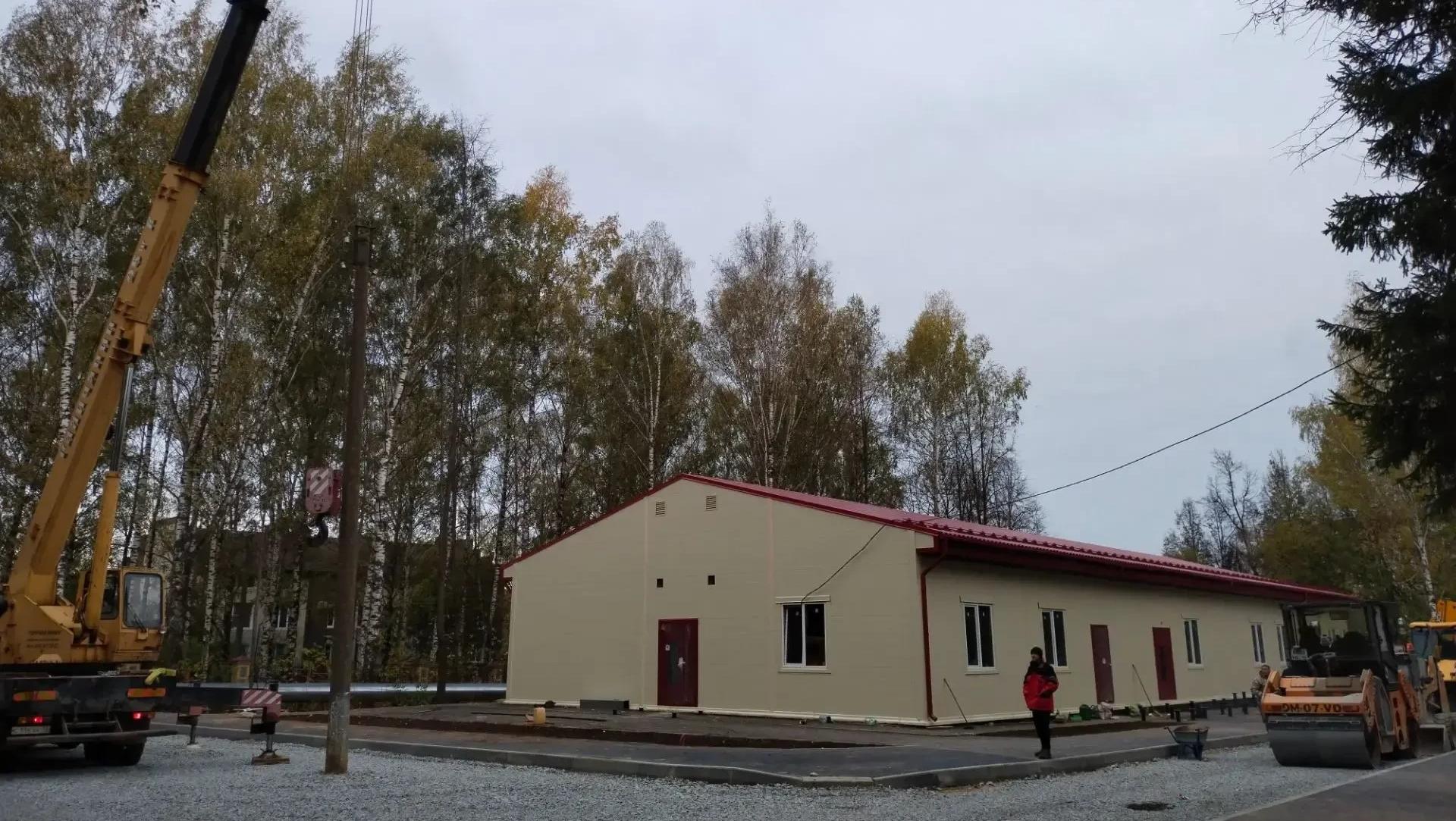 В Йошкар-Оле завершают работы по установке модульной женской консультации