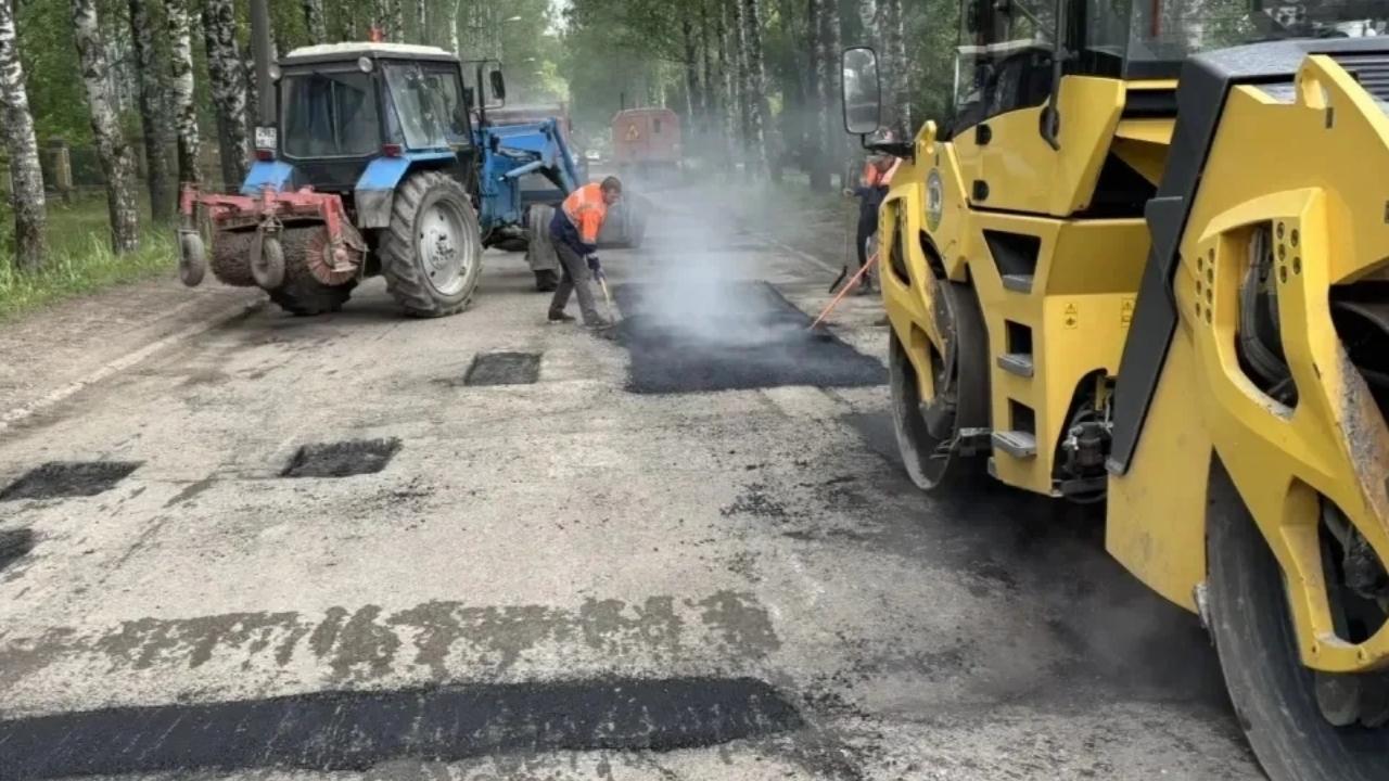 На улице Зои Космодемьянской в Йошкар-Оле проводят ямочный ремонт