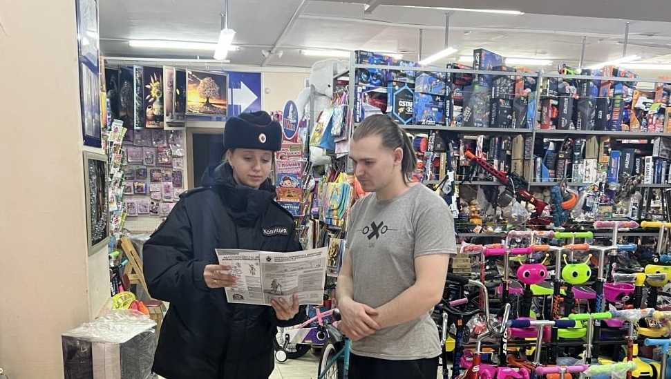 Сотрудники Госавтоинспекции Волжска отправились в детские магазины