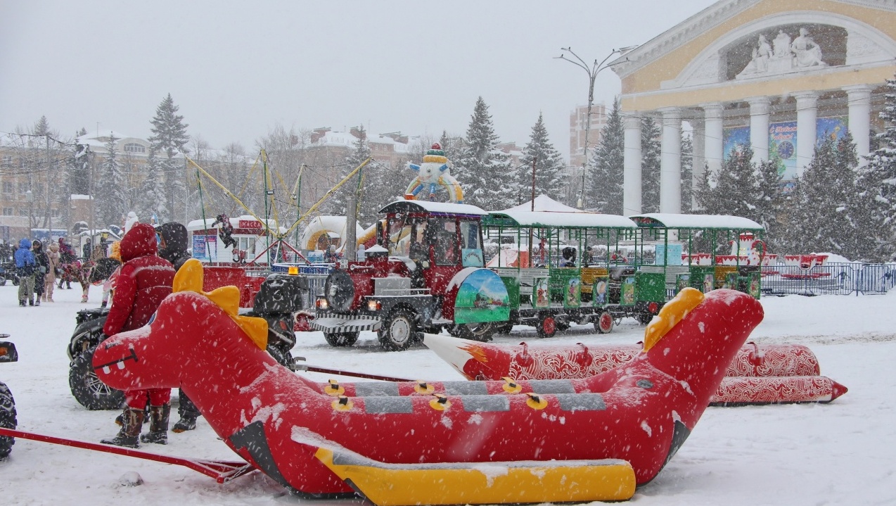 Аттракционы на центральной площади Йошкар-Олы завершили свою работу