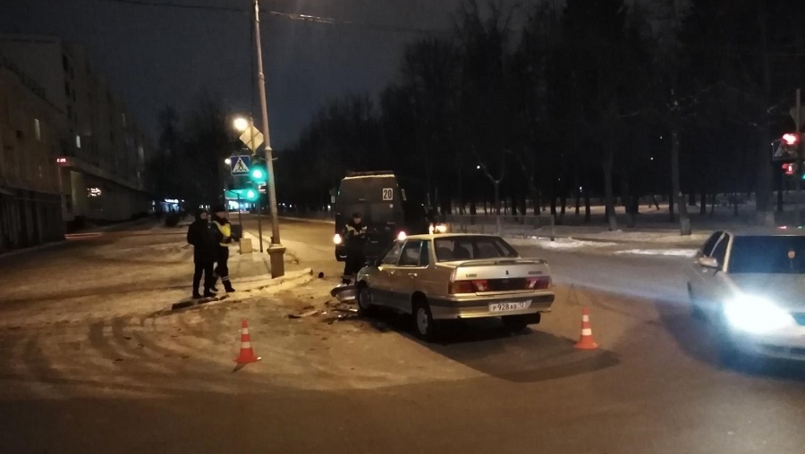 В Йошкар-Оле водитель маршрутки не пропустил машину на перекрёстке