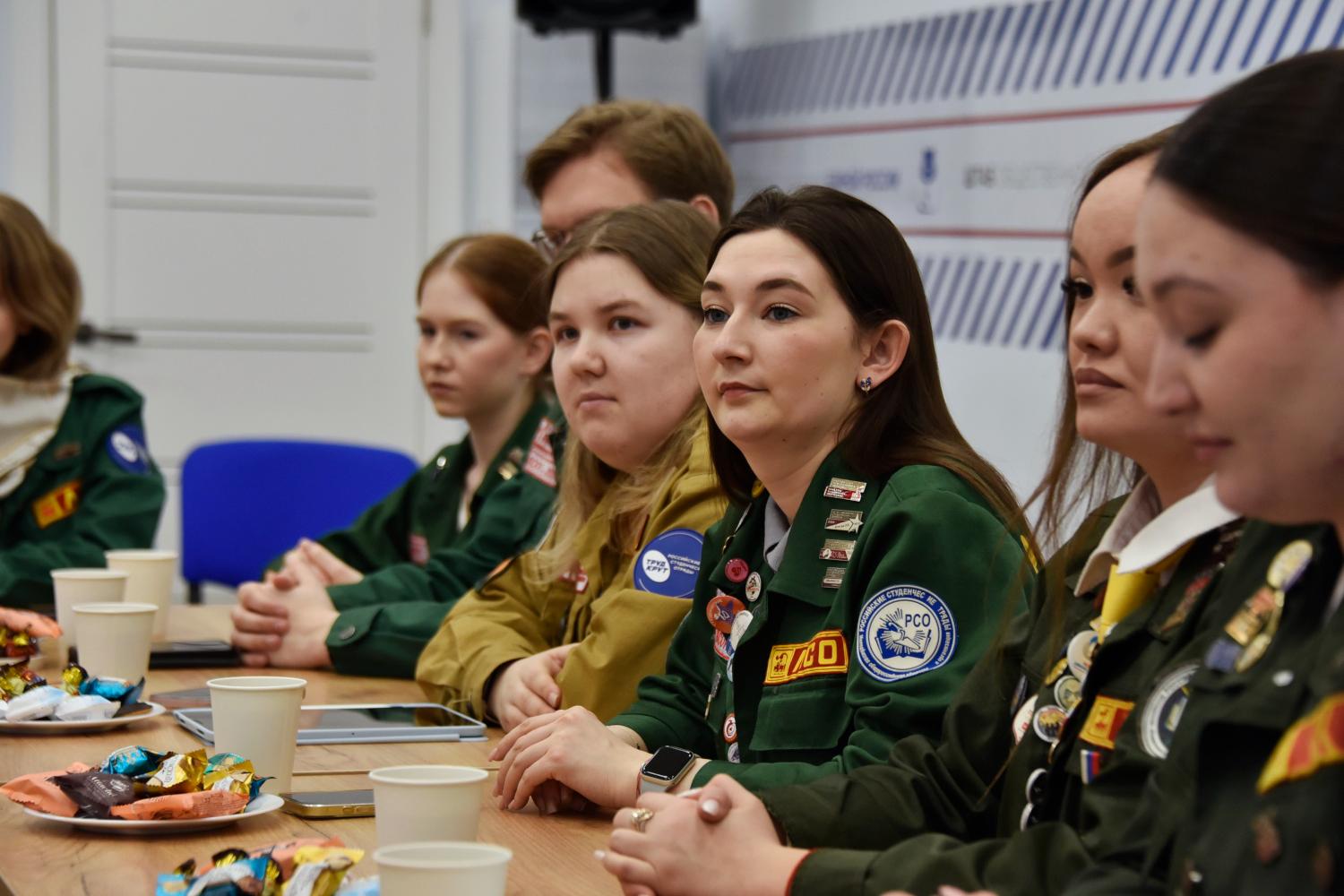 Михаил Васютин встретился с бойцами студотрядов Марий Эл 