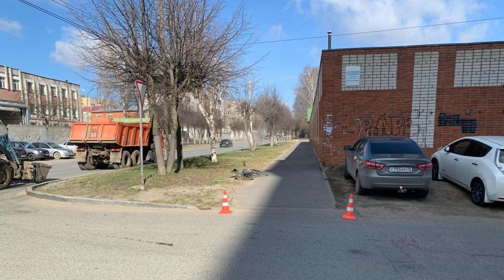 В Йошкар-Оле водитель «Лады Веста» сбил человека и скрылся