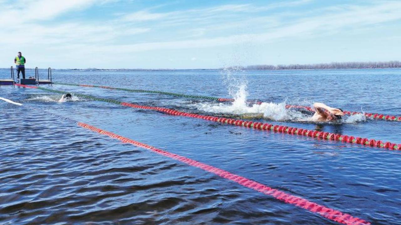 В Самаре прошли соревнования по зимнему плаванию «Космические старты»