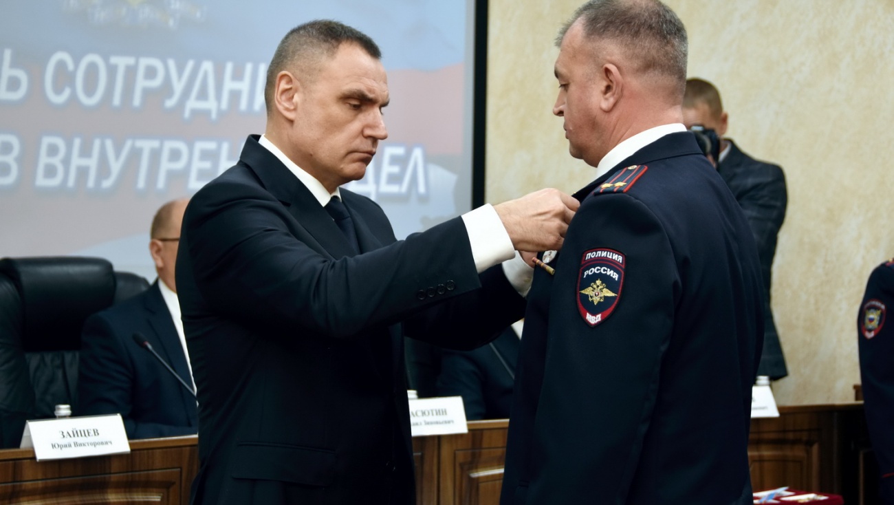 Юрий Зайцев вручил награды сотрудникам МВД по Марий Эл