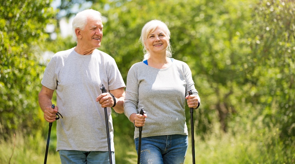 В Марий Эл любители северной ходьбы отправились ходить по Волге