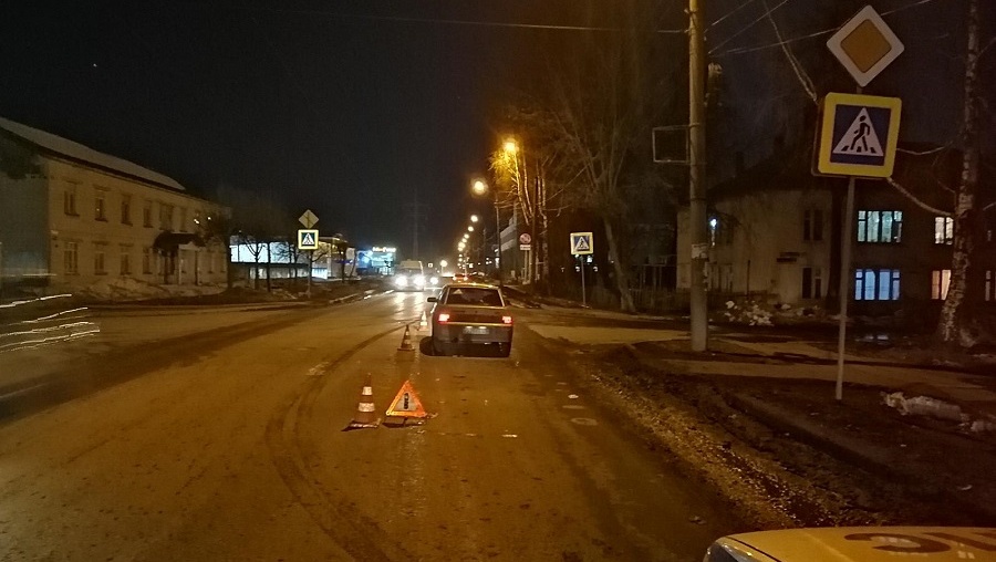 В Йошкар-Оле сбили молодую женщину и подростка