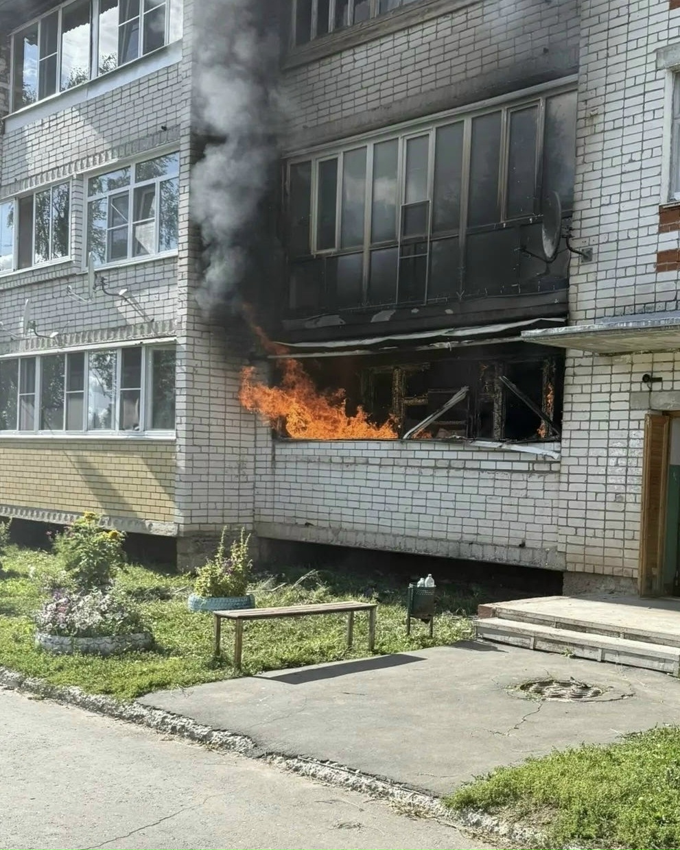 В Алекеевском в многоквартирном доме случился пожар