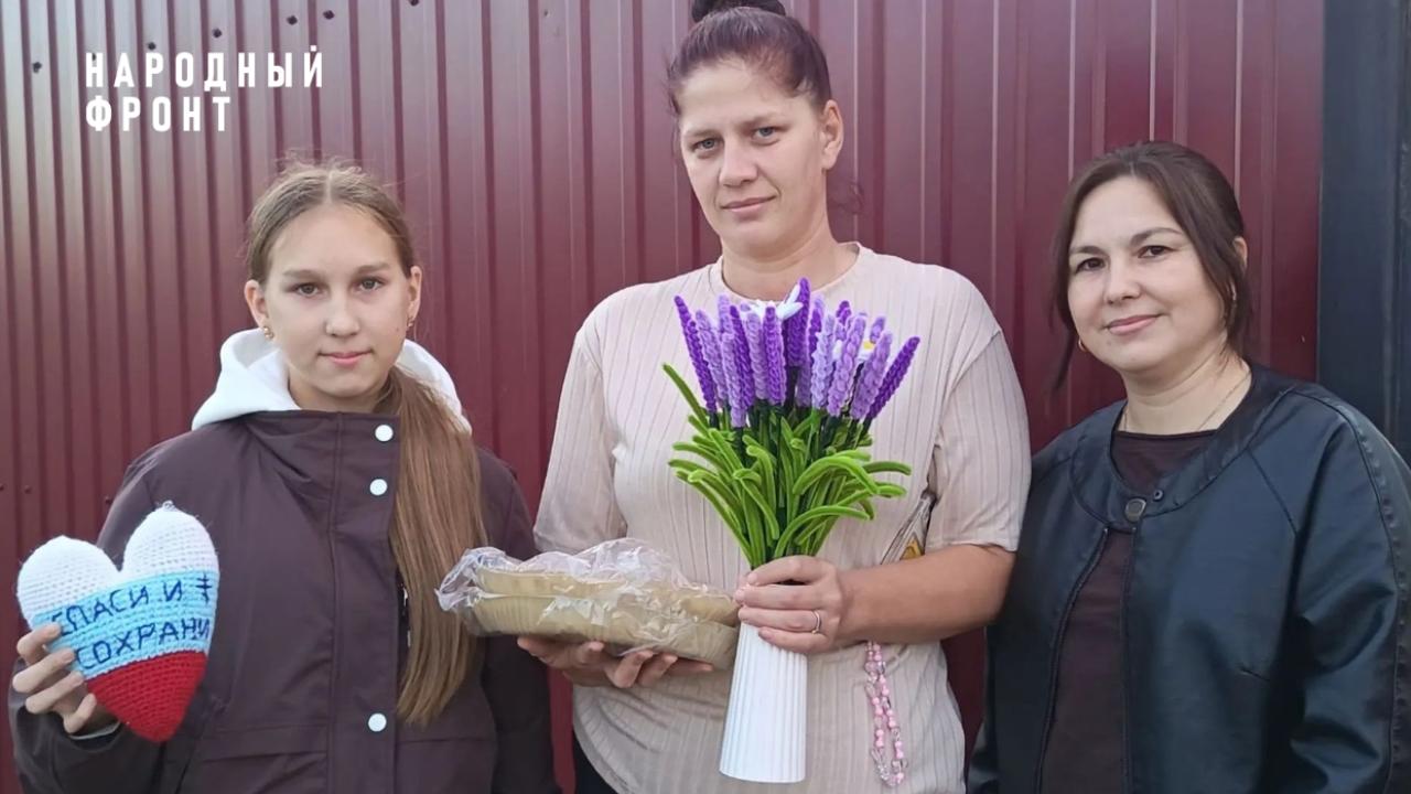 Школьница из Мари-Турека сделала своими руками сердце и букет для мамы героя