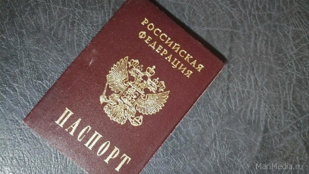 Руководитель отдела по вопросам миграции Волжска незаконно выдала паспорт гражданину Узбекистана