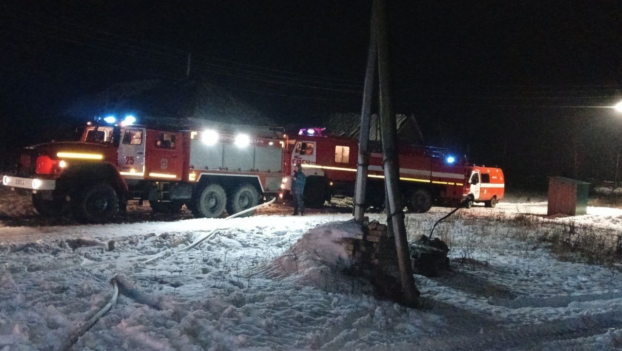 В Медведевском районе сгорели пристрой к дому и веранда