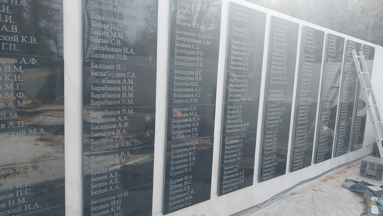 В мемориальном комплексе Обелиск Славы в Козьмодемьянске возведена Стена памяти