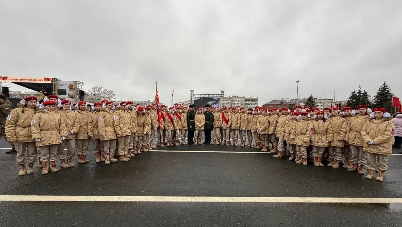 Юнармейцы Марий Эл прошли в строю юбилейного «Парада Памяти» в Самаре