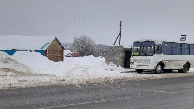 В Марий Эл водитель автобуса врезался в отбойник, уходя от столкновения с машиной