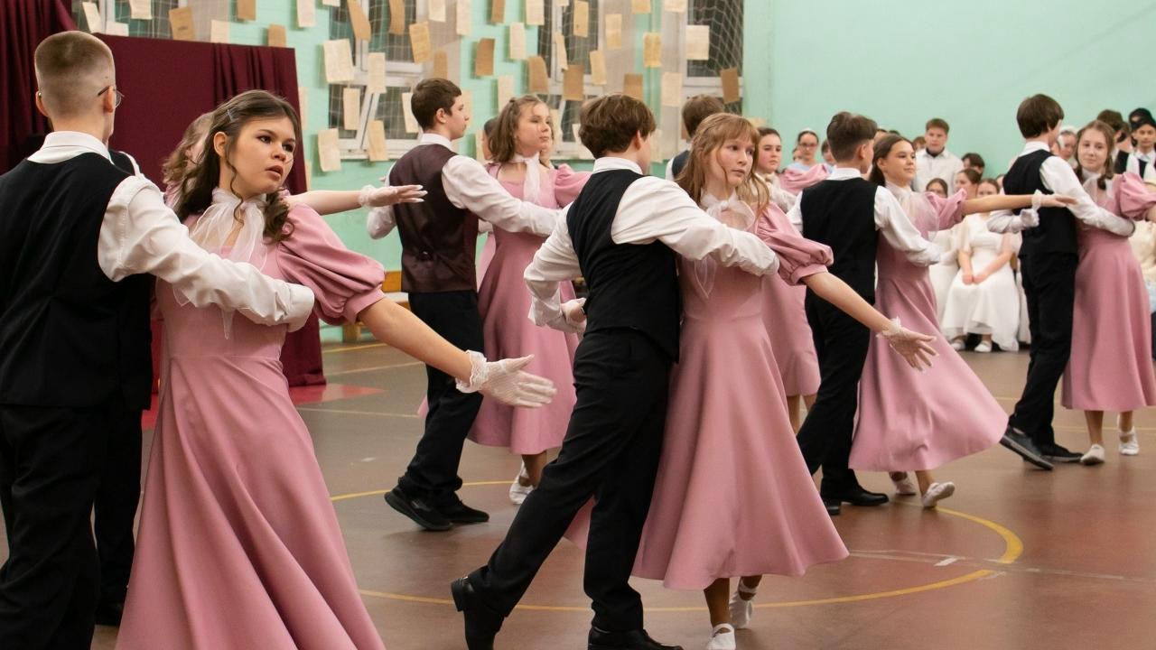 В гимназии Йошкар-Олы ожили романы Пушкина, Достоевского и Грина