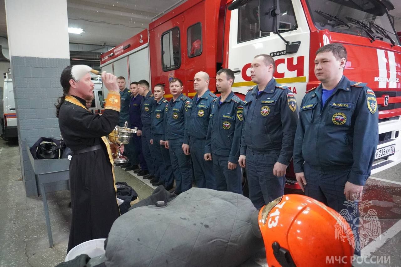 В Йошкар-Оле освятили технику спасателей