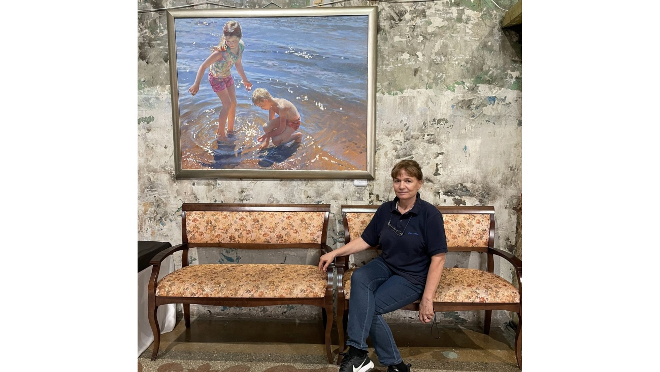 Замок Шереметева в Юрино посетила автор выставки «Магия света»