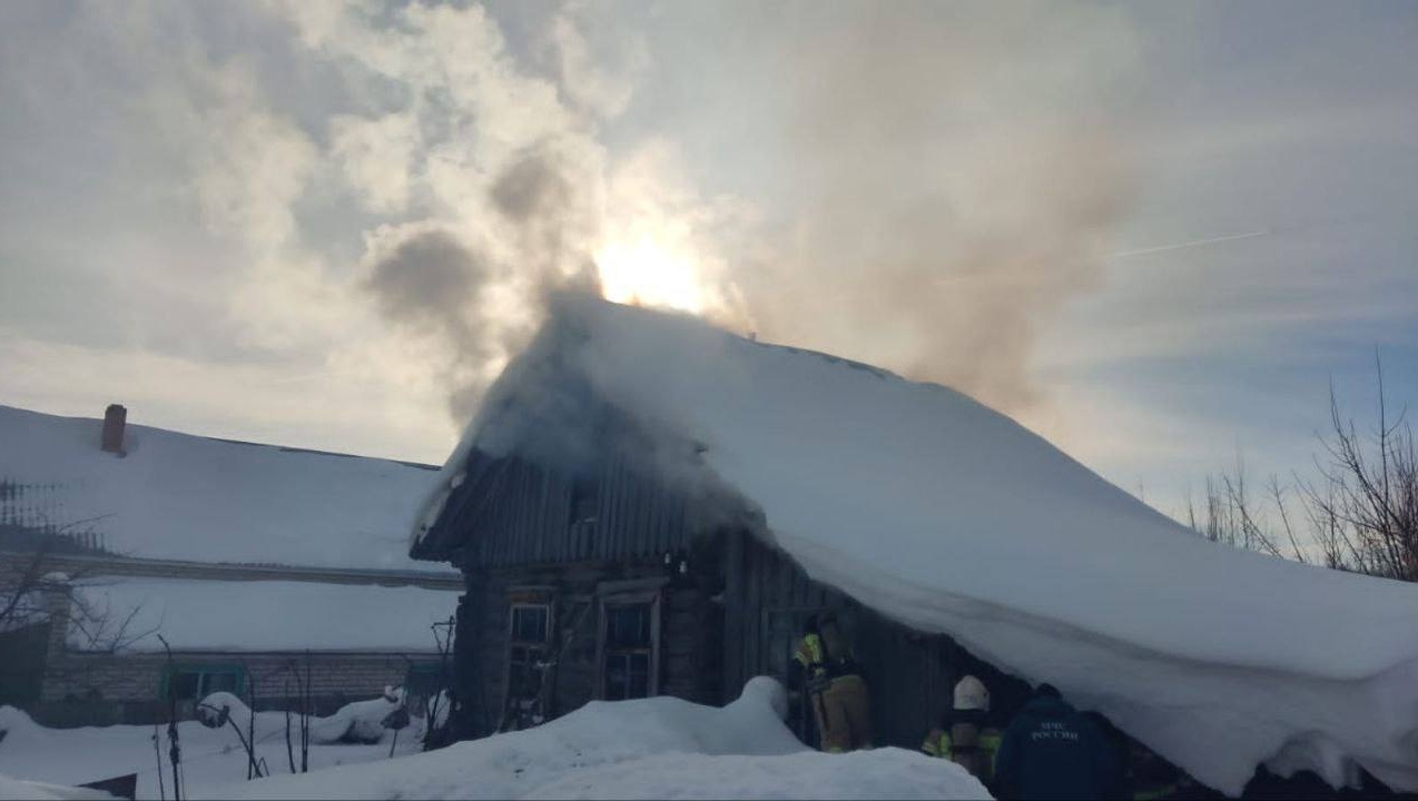 В Сернуре сегодня утром горел жилой дом