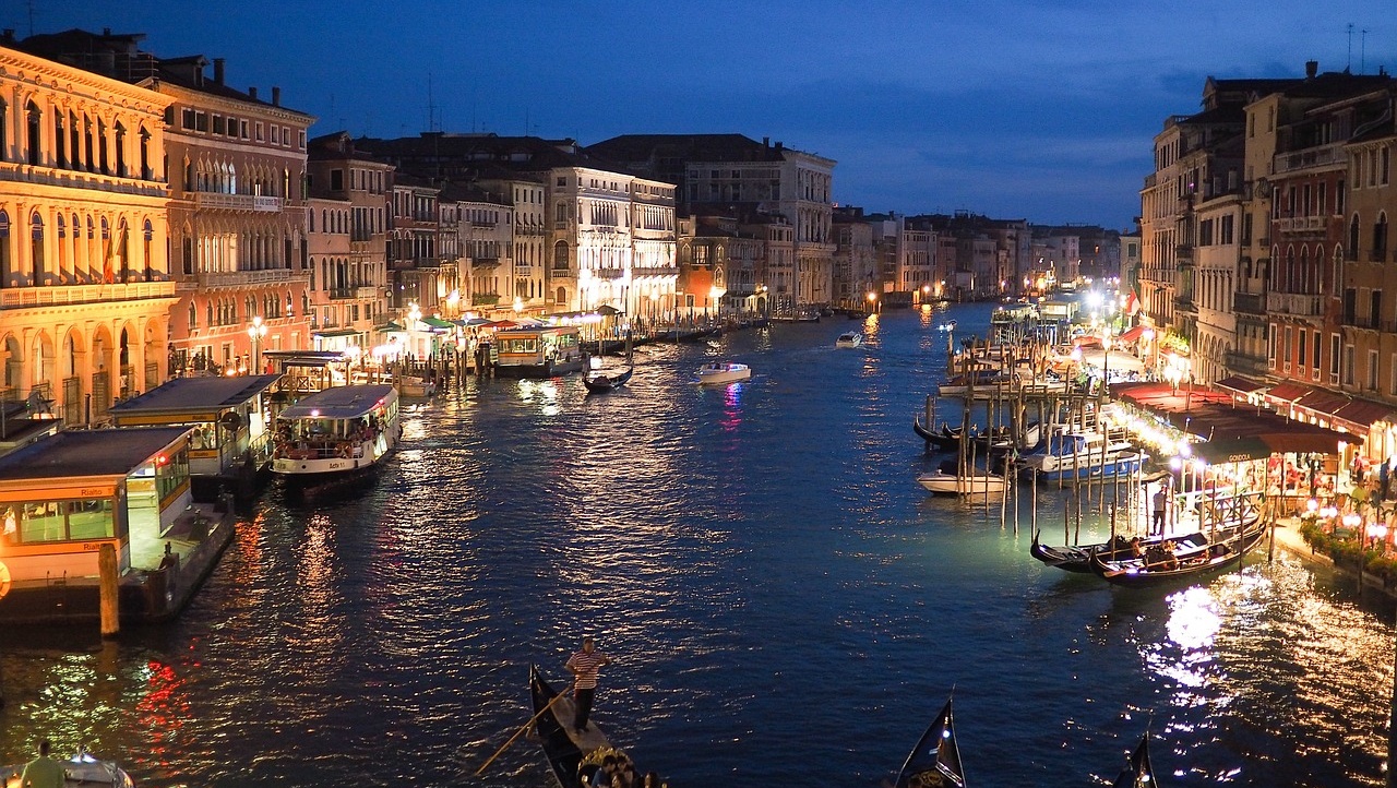 Российские туроператоры начали досрочно вывозить туристов из Италии