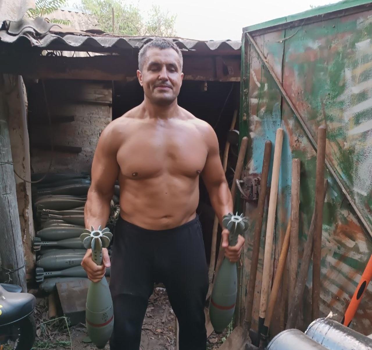 На передовой для мастера спорта из Параньги гантелями служили мины