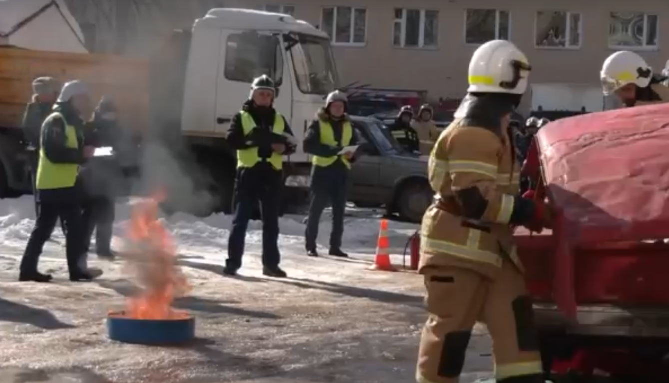 Глава Марий Эл поздравляет спасателей с их праздником