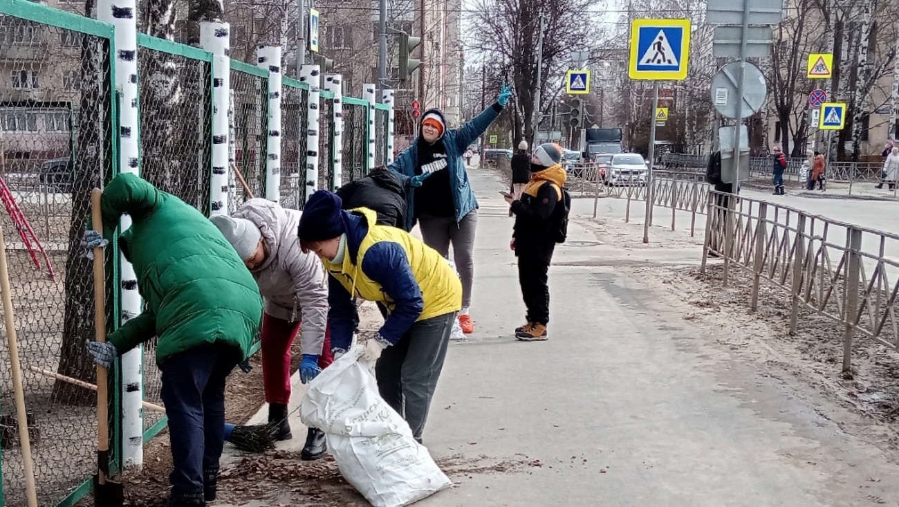За первый день субботника с улиц Йошкар-Олы вывезли около 700 мешков мусора