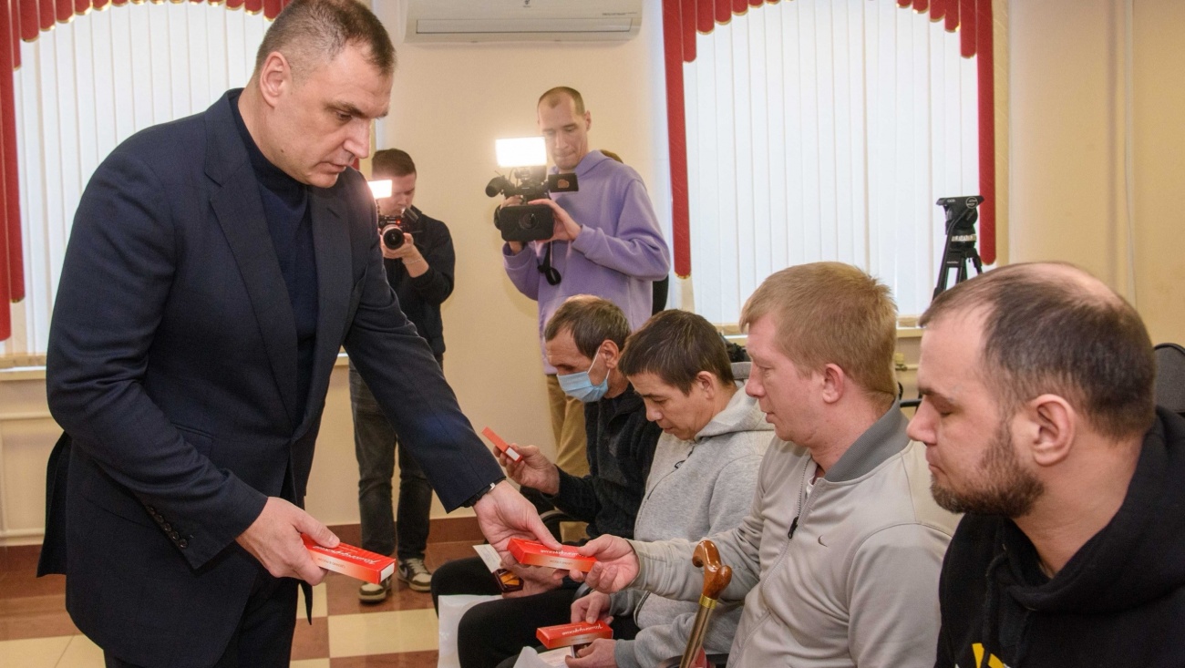 Юрий Зайцев посетил раненых бойцов в РКБ