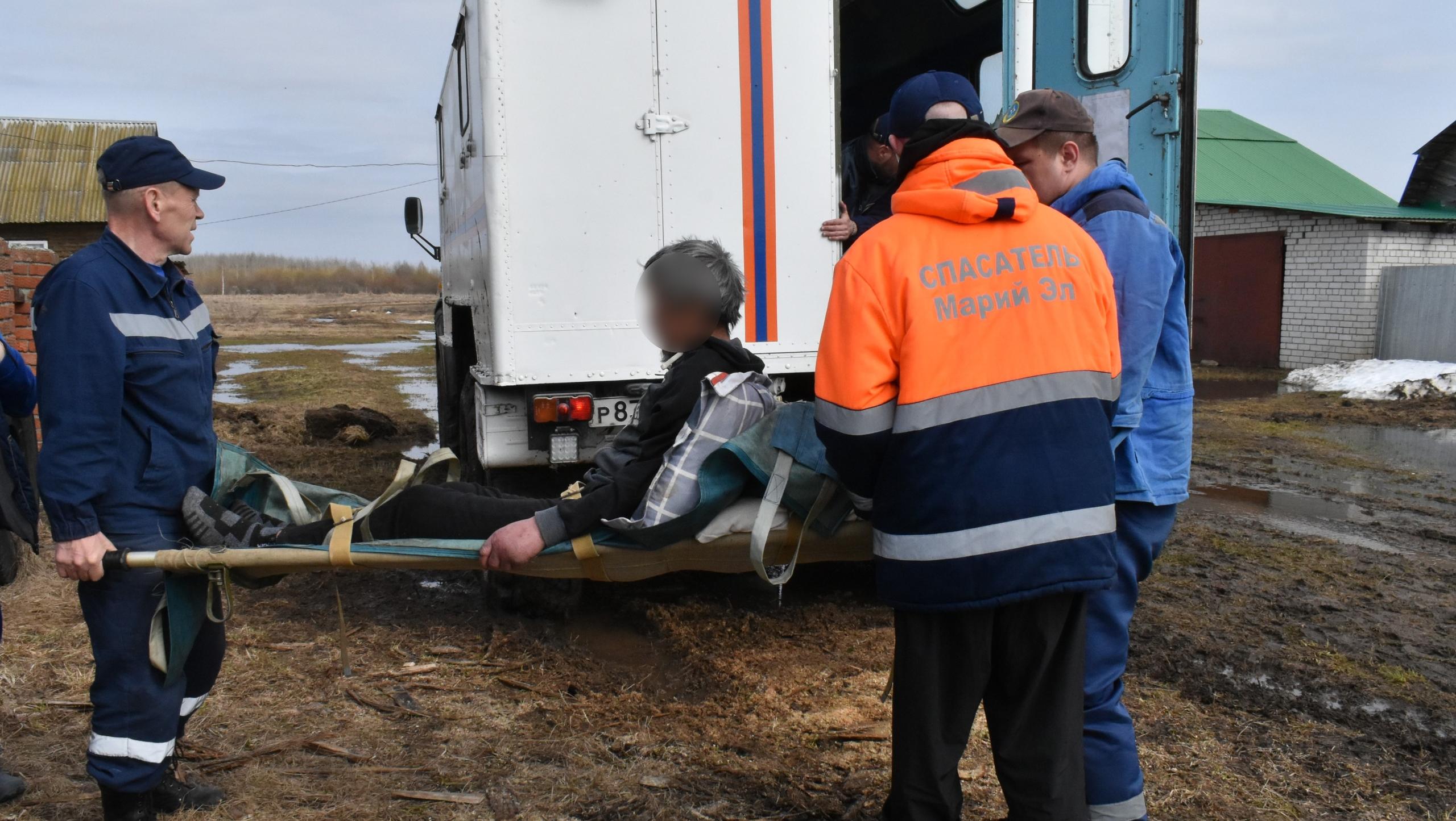 В Марий Эл спасатели на «КамАЗе» доставили бригаду скорой помощи к больному