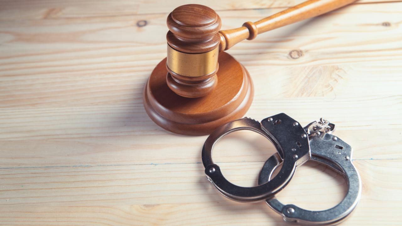 Жителя Йошкар-Олы обвиняют за избиение и прижигание человека зажигалкой 