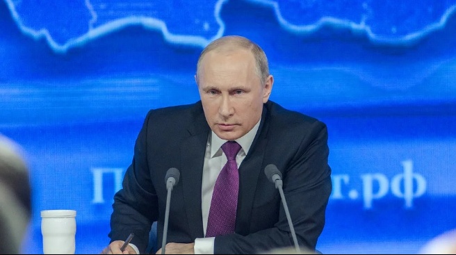 Люди, оставшиеся без работы, три месяца будут получать пособие в размере МРОТ