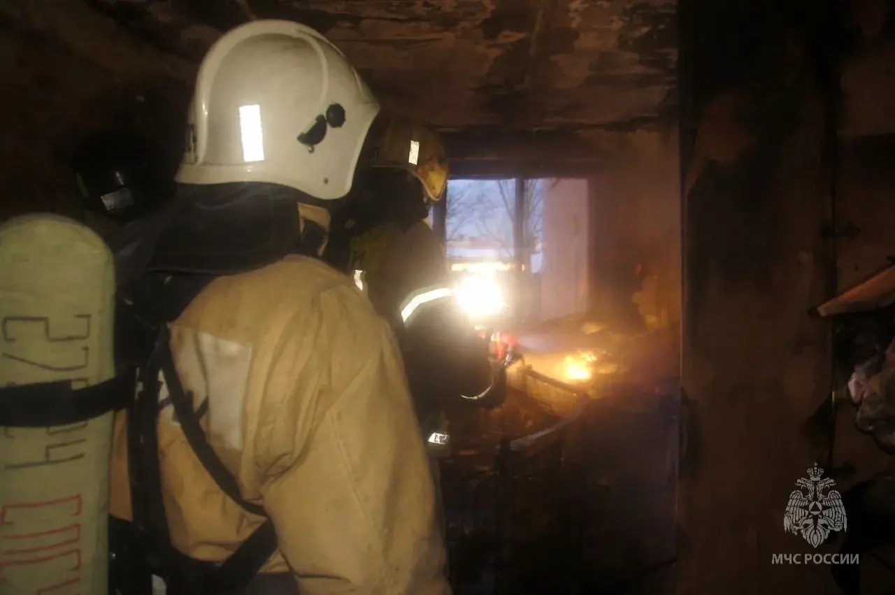 В Волжске квартиру от огня спасали 12 пожарных