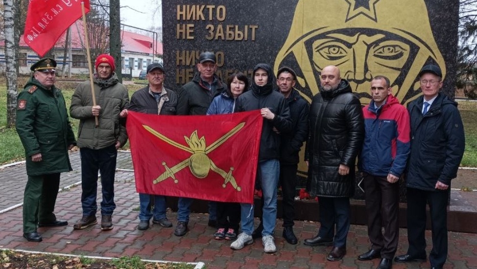 В посёлке Советский на проводы новобранца собрались местные чиновники