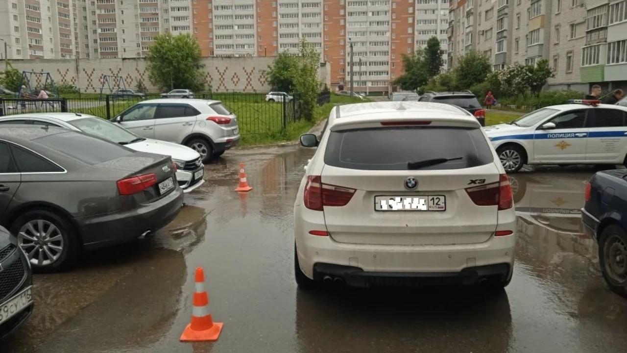 В Йошкар-Оле 20-летний водитель BMW наехал на ребёнка и скрылся