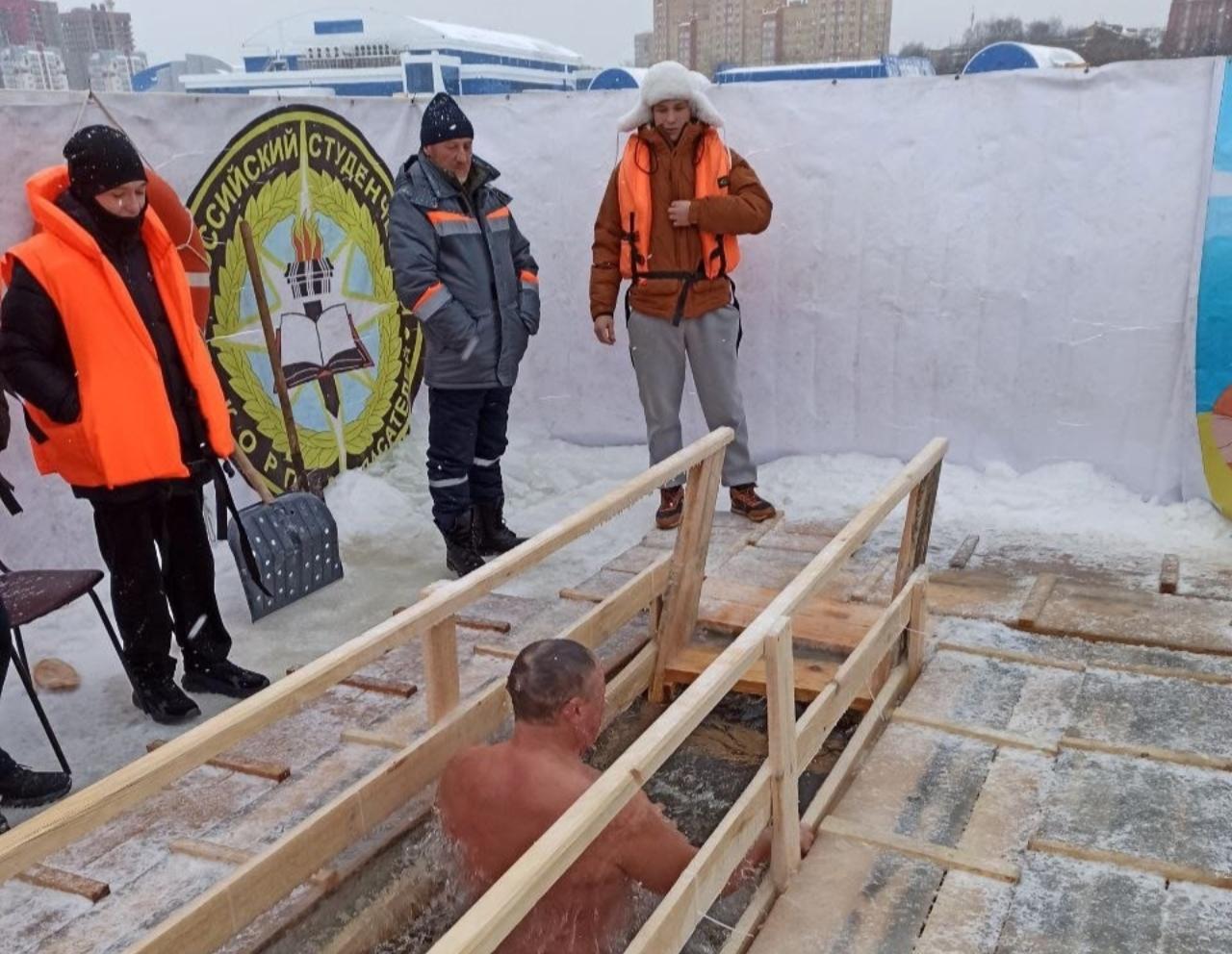 В Йошкар-Оле  в прорубь окунулись 1 263 человека