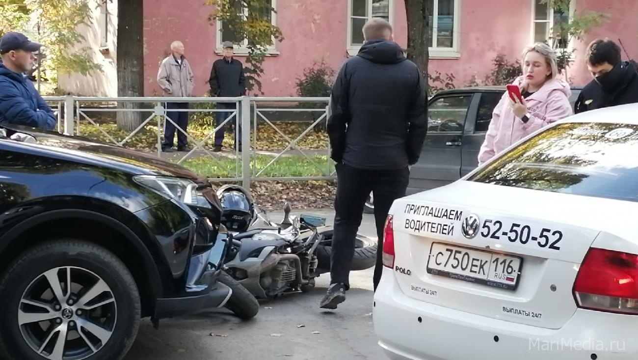 В Йошкар-Оле с утра произошло два ДТП с двухколёсным транспортом