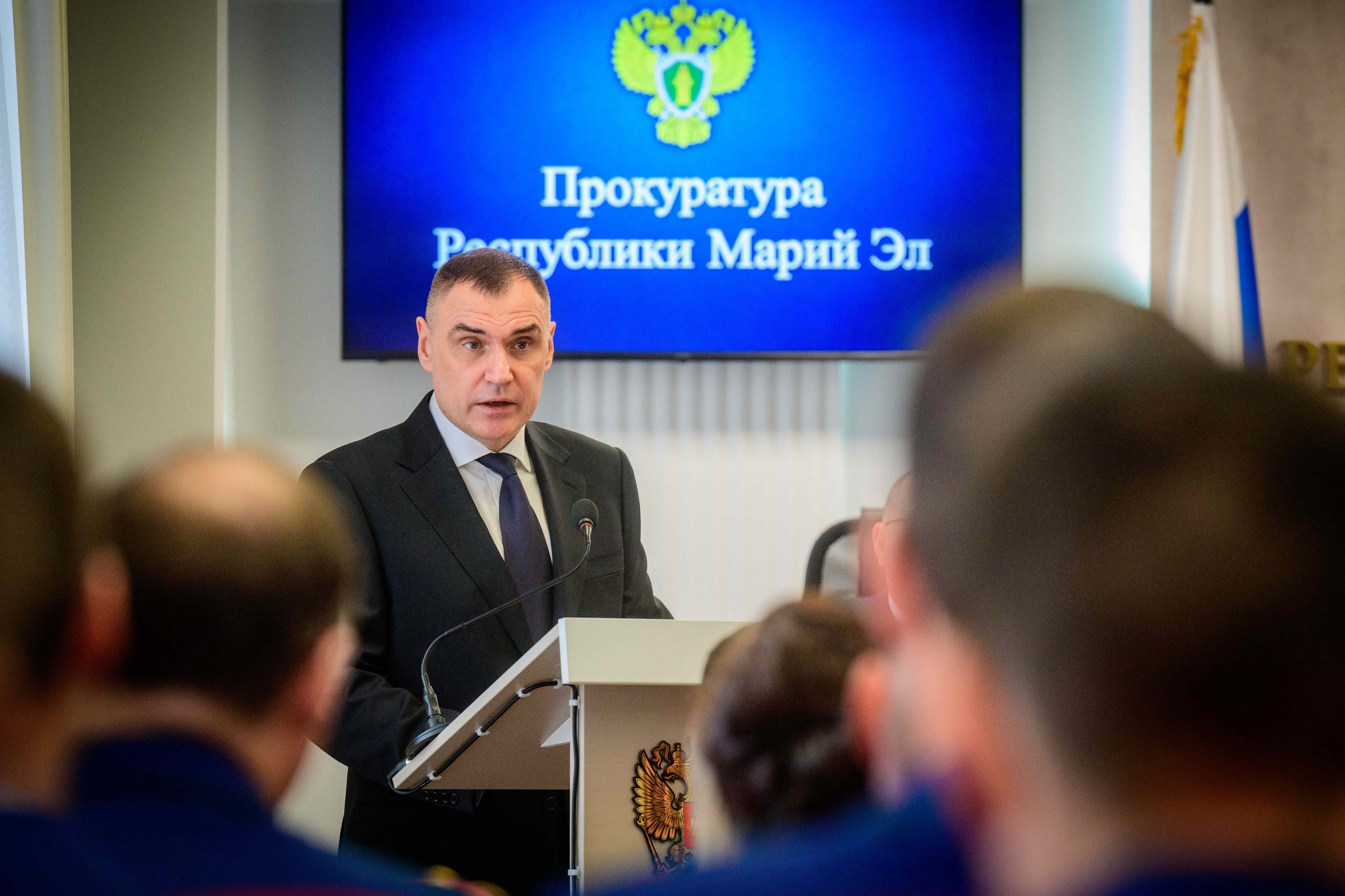 Юрий Зайцев вручил награды работникам прокуратуры