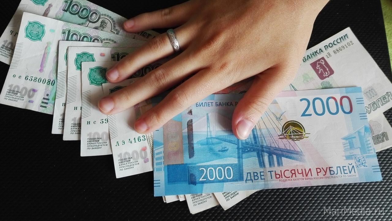 Мошенники выманили у йошкаролинки деньги, но она продолжает с ними общаться