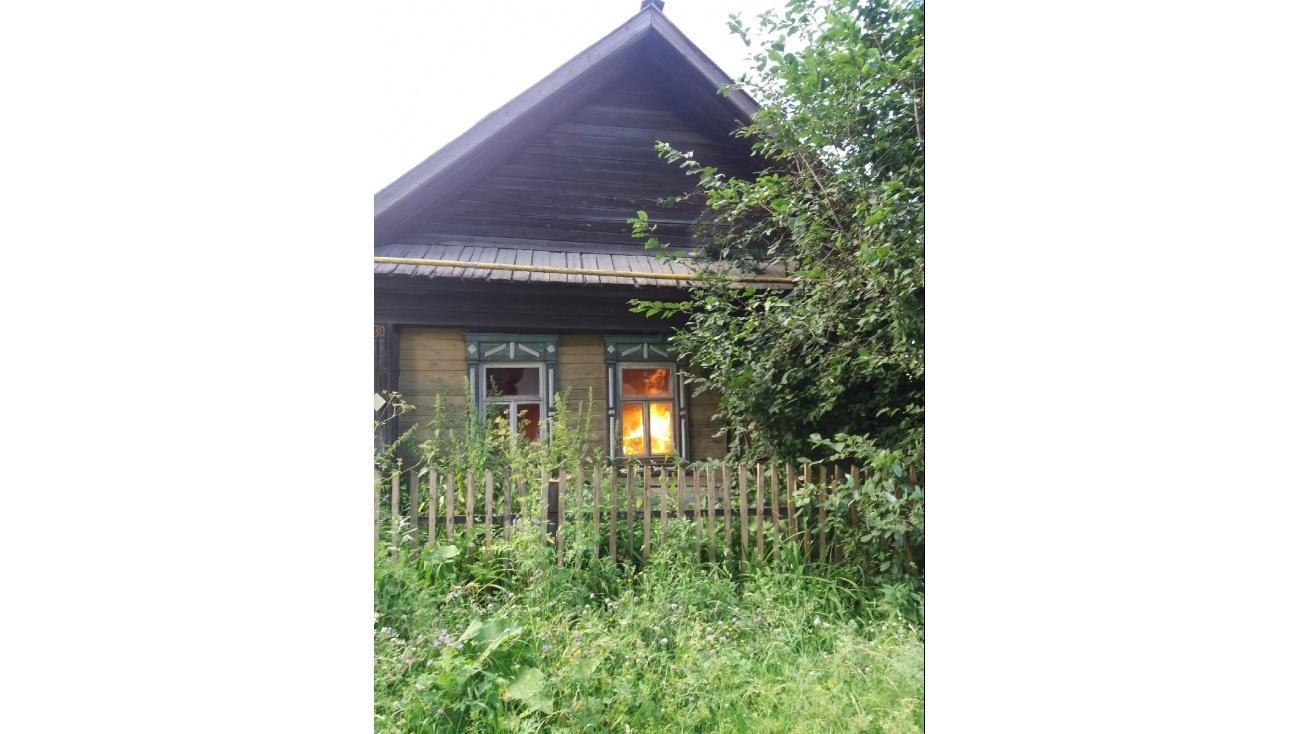 В Медведево горит дом