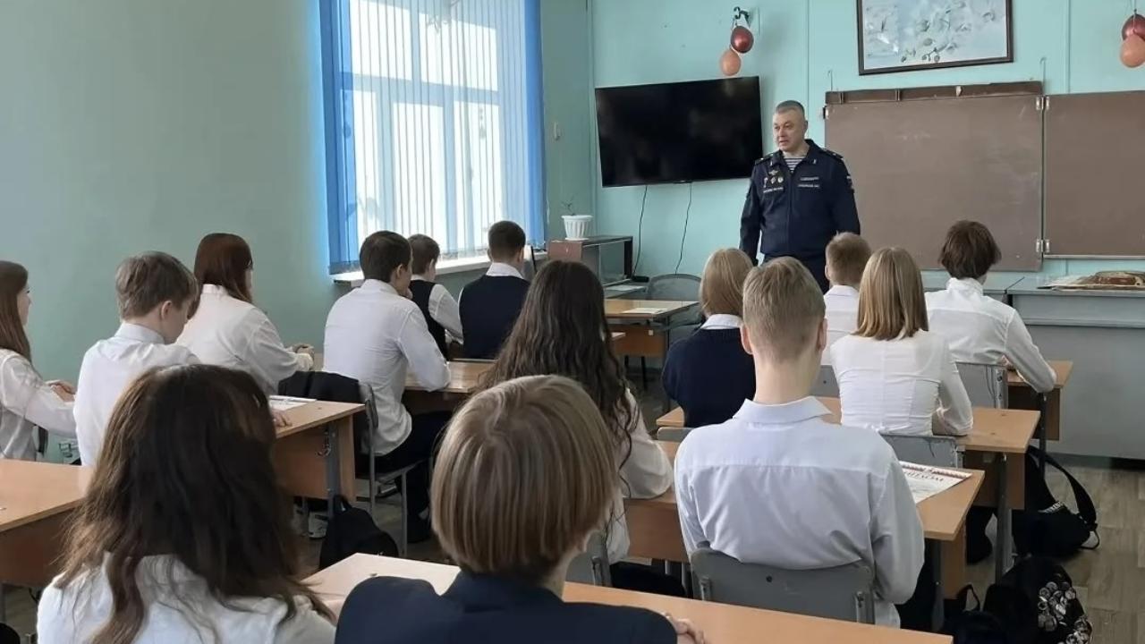 Участник программы «Герои Марий Эл» провёл «Урок мужества»