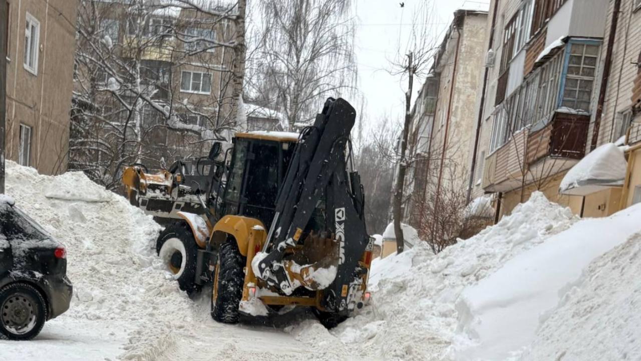 Во дворах Йошкар-Олы работает 40 единиц техники