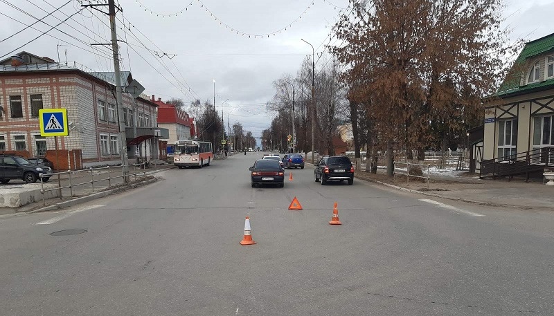 В Медведево на пешеходном переходе сбили девушку