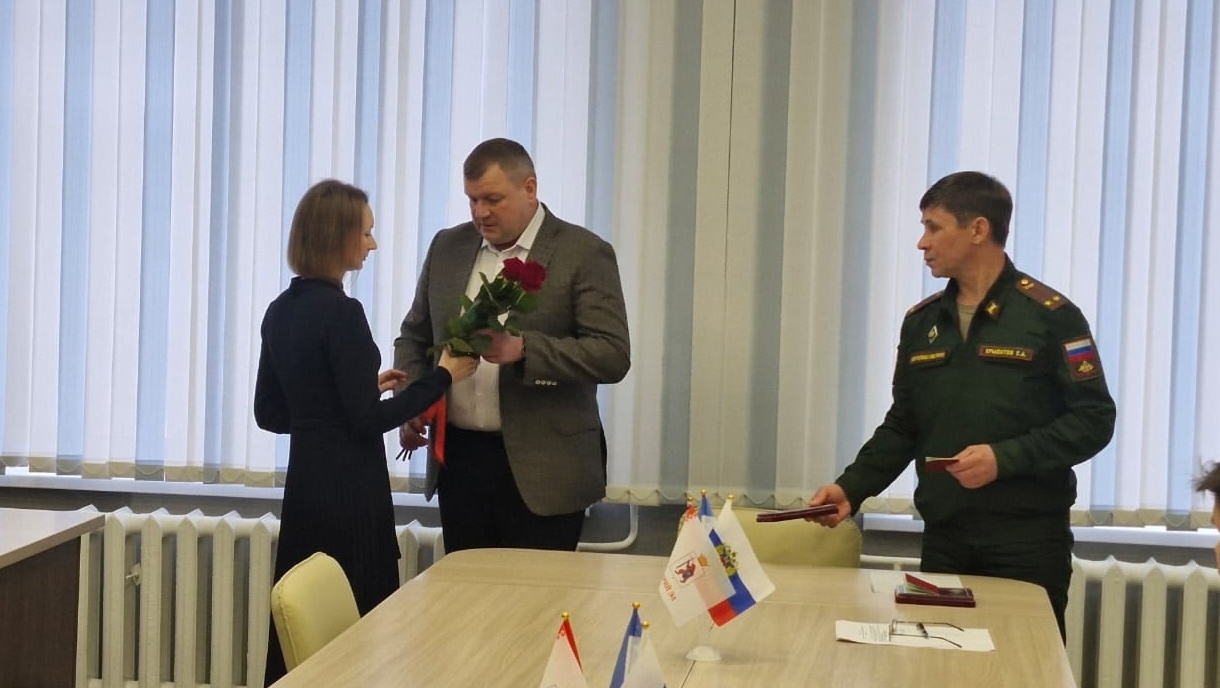 В посёлке Медведево передали награды родным погибших бойцов СВО