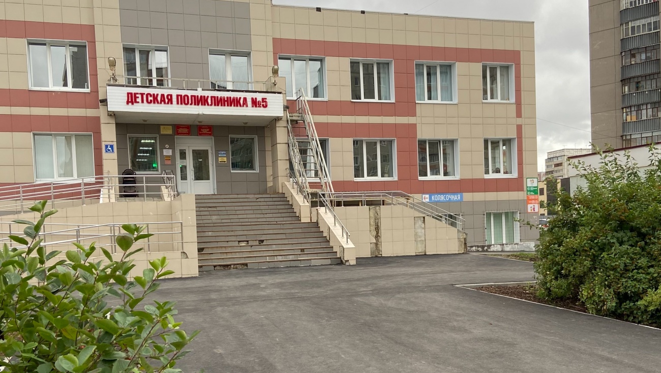 В Йошкар-Оле заасфальтировали тротуар к поликлинике №5