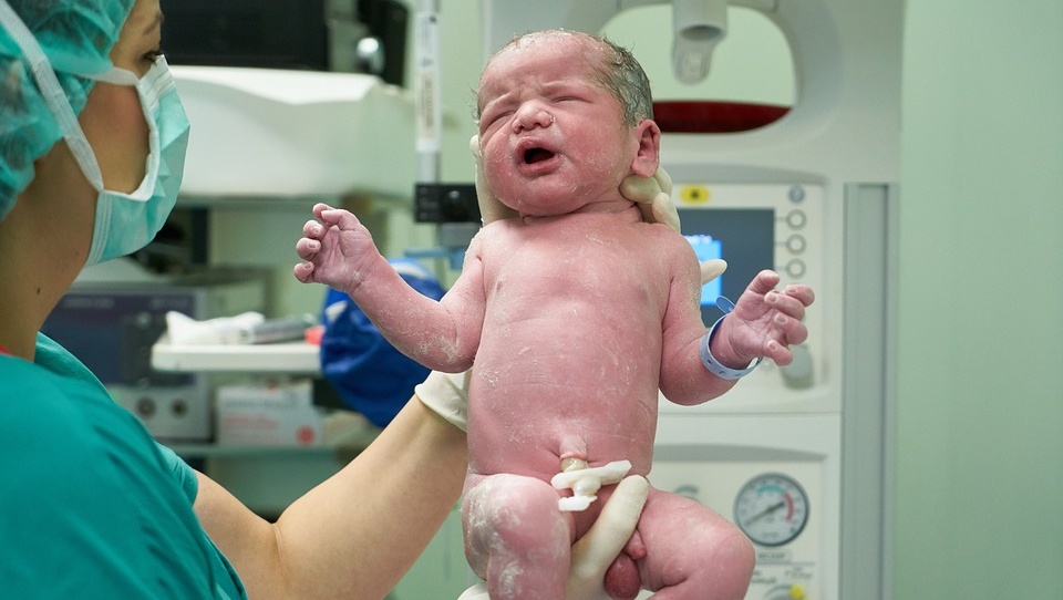 Врач-неонатолог читает лекции в Перинатальном центре