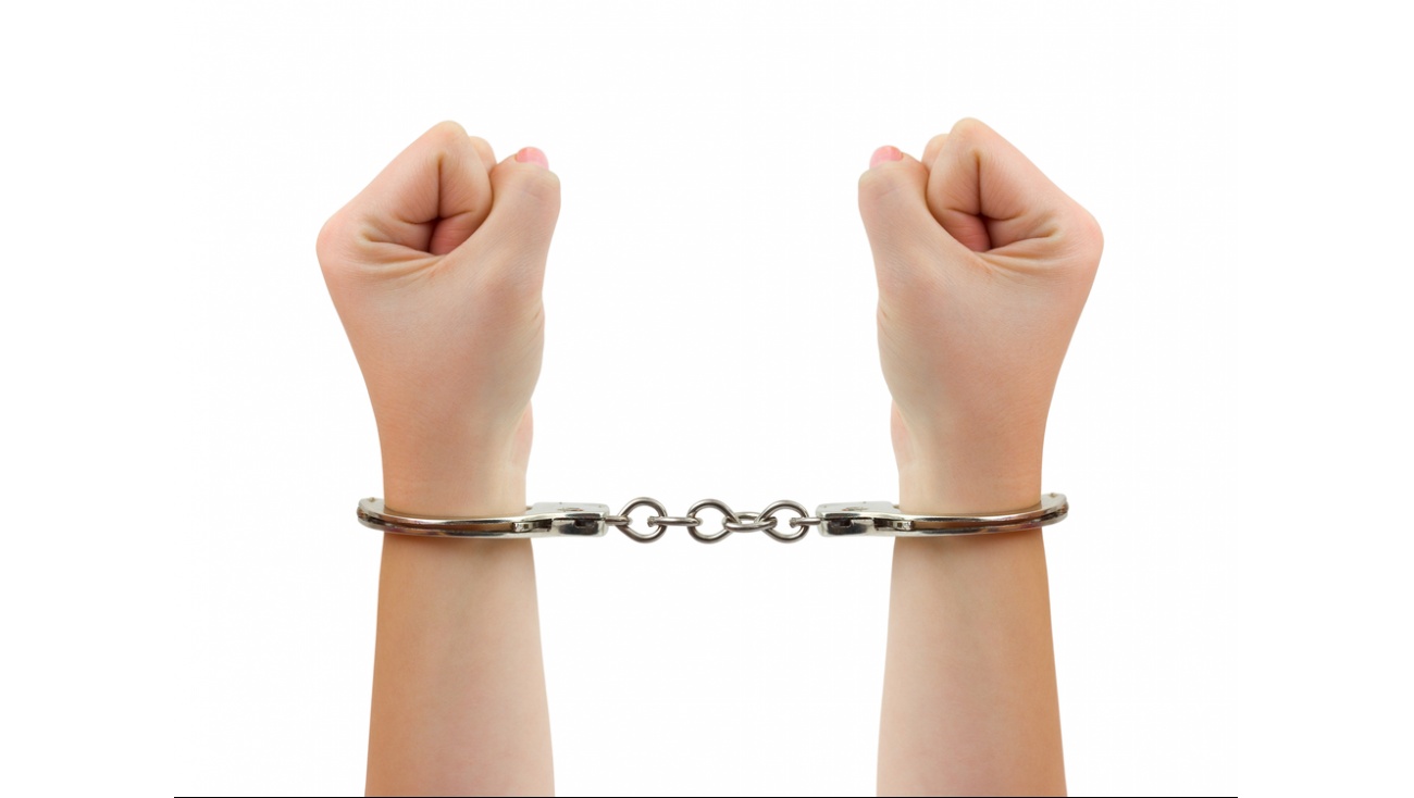 22-летнюю йошкаролинку обвиняют в краже вещей и сбыте синтетических наркотиков