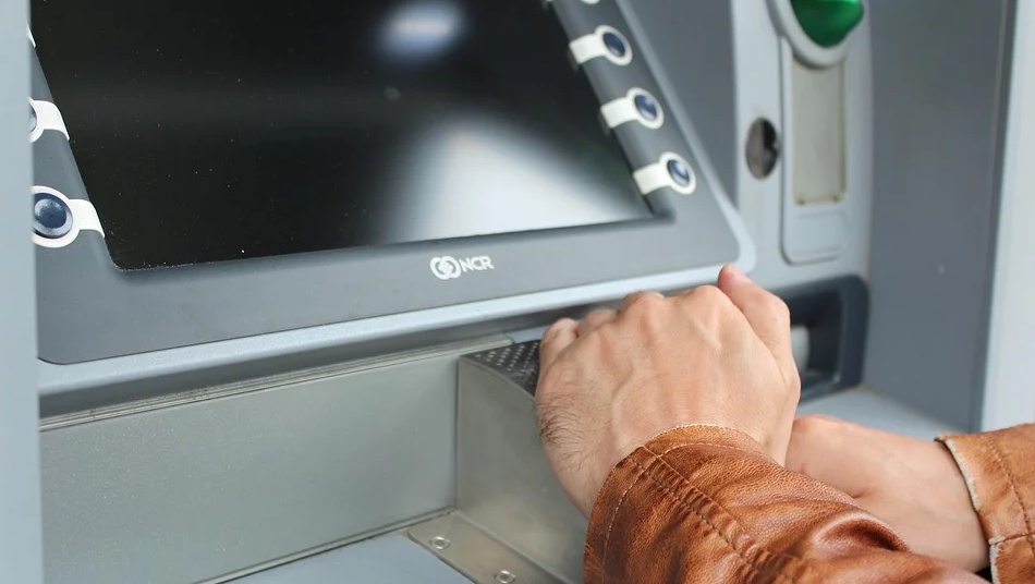 Жители Волжска потеряли более 100 тысяч рублей